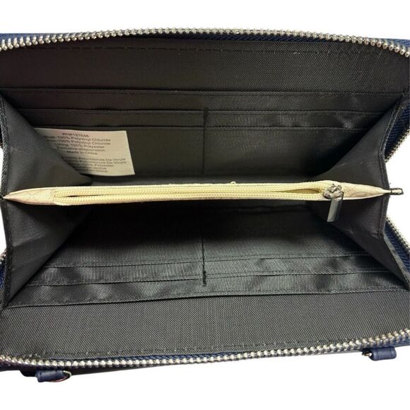 London Fog Daisy Large Size Embossed Navy Wallet Wristlet Crossbody Retail $58 N - Picture 4 of 7